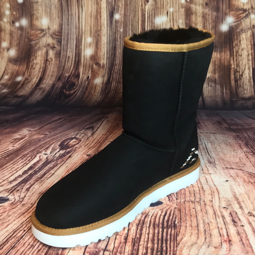 BRAND NEW IN BOX UGGS!! - Picture 2 of 6